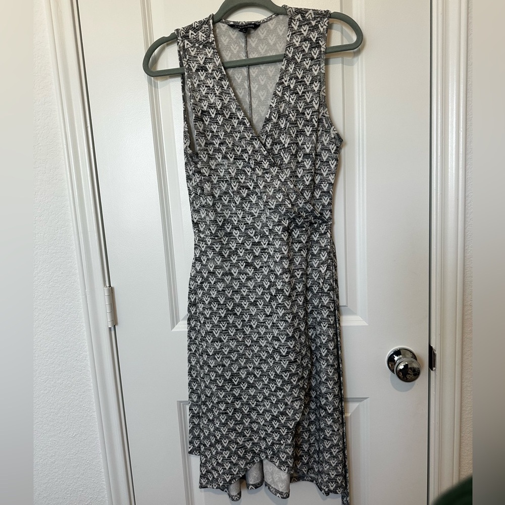 41 Hawthorn arrow print Asymmetrical Dress